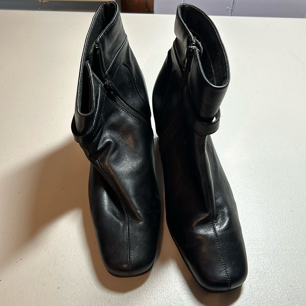 Nine & Co black boots